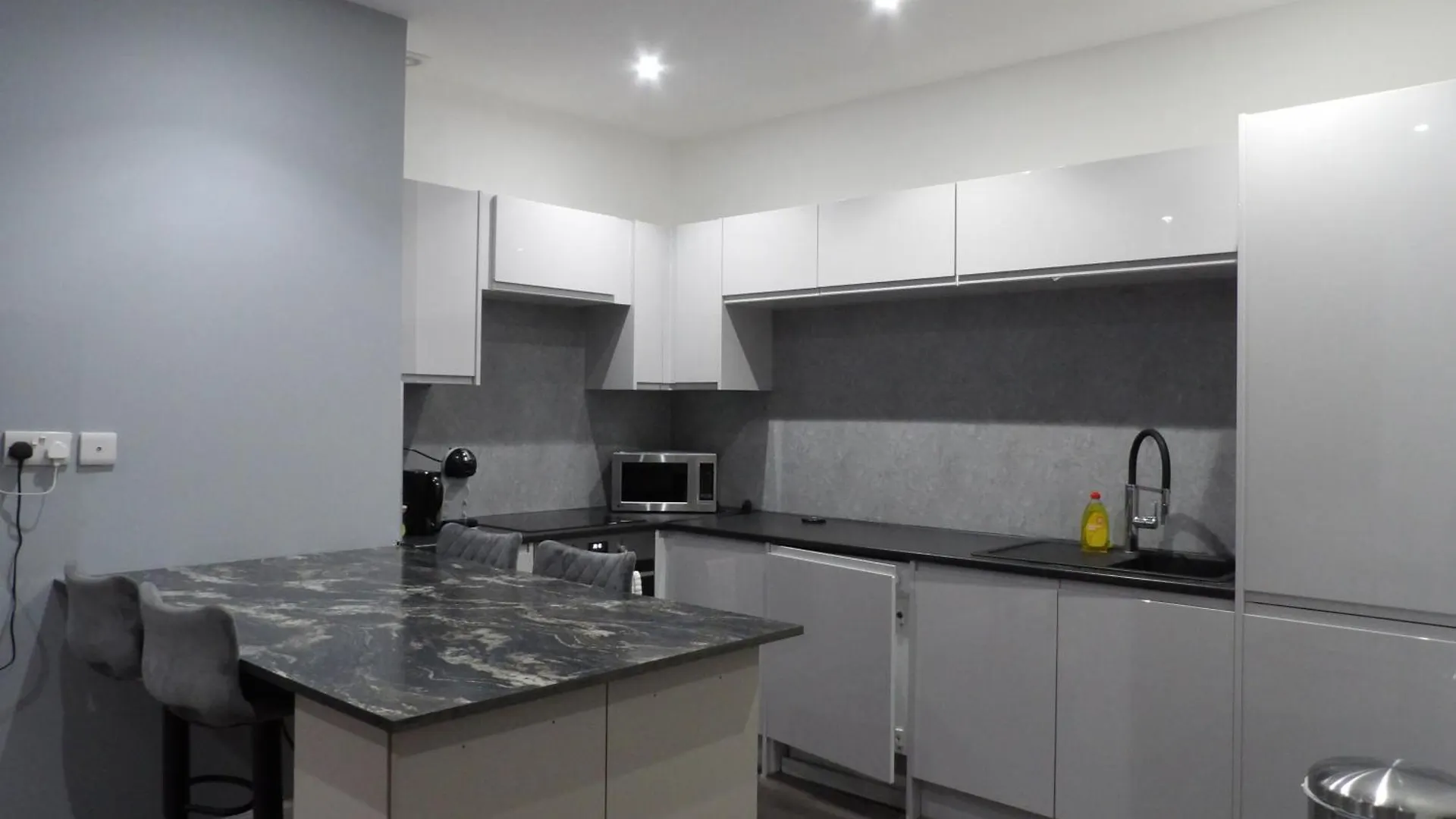 Architect Designed Meadows Central Apartment Эдинбург